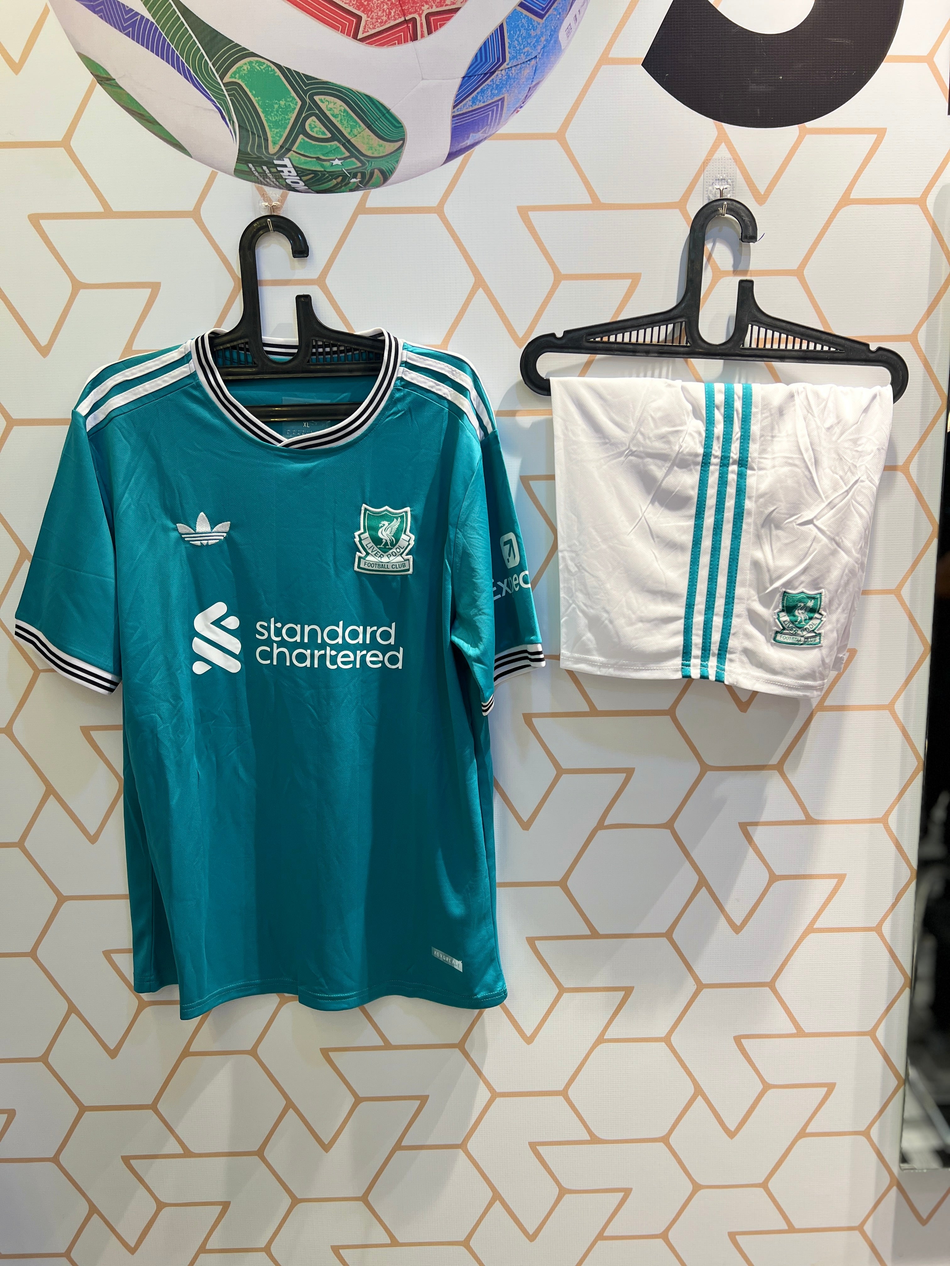 Liverpool Away Green 25/26 Football Kit – Official Away Jersey & Shorts