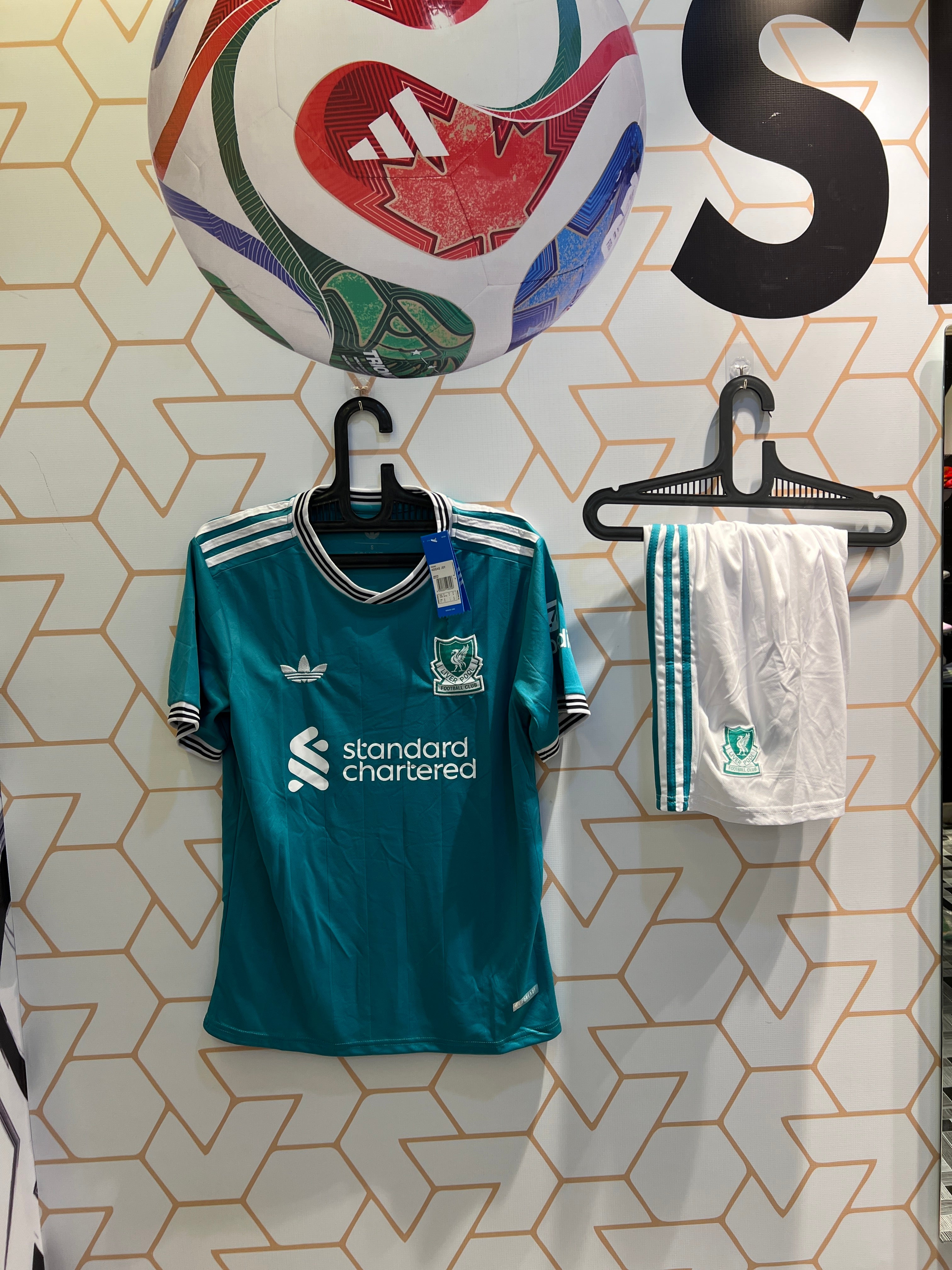 Liverpool FC Away Green 25/26 full kit set high-quality jersey and shorts for fans