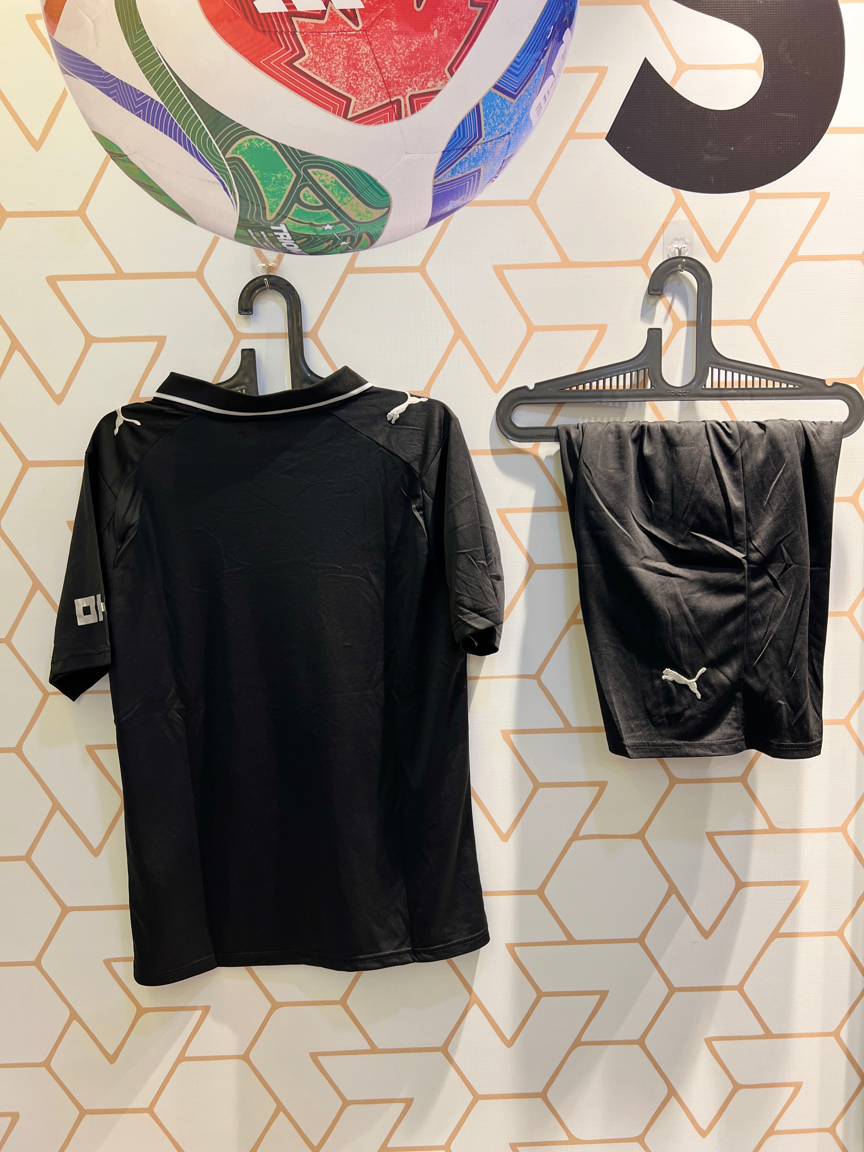 Player wearing Manchester City Away Black 25/26 Kit stylish new football jersey